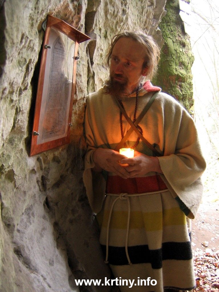 Poustevník Gyaneshwarpuri v roce 2005 focený při příležitosti instalace památníčku na Kostelíku poustevníkovi Vicenci Doležalovi. Foto: František Musil asi 2005.