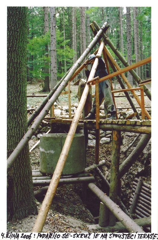 Závrt u Habrůveckých smrků na Habrůvecké plošině(2006).