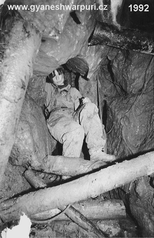 Betty mne věrně provázela při speleologickém průzkumu v Ponorném hrádku na plošině Skalka (1992). To byla ještě normální.