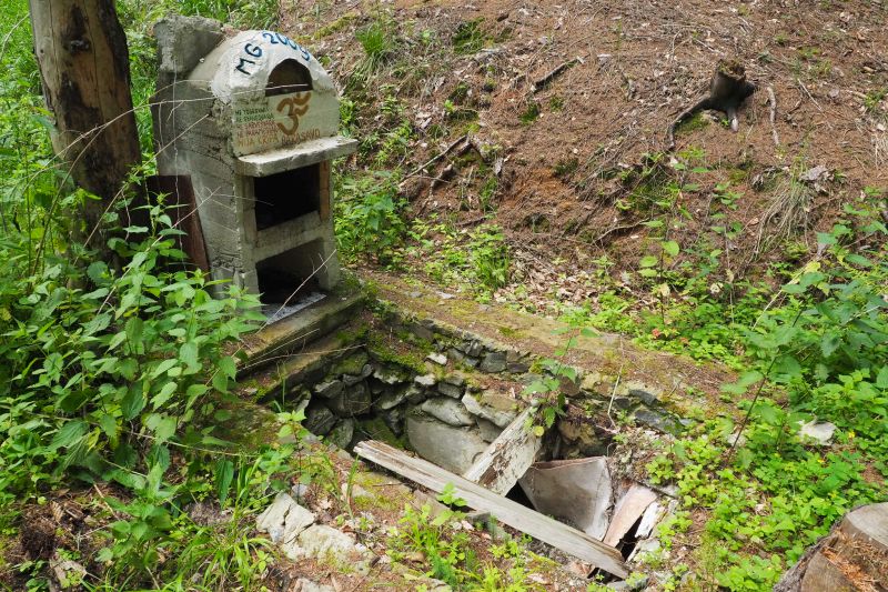 Zbytky poustevny Děravky - stav v roce 2020.